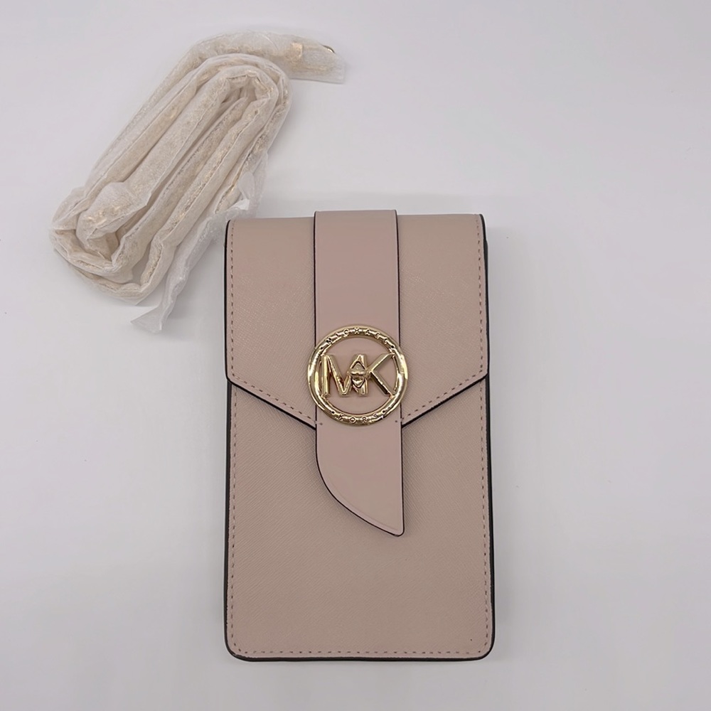 MICHAEL MICHAEL KORS Small Saffiano Leather
Smartphone Crossbody Bag (Soft Pink)